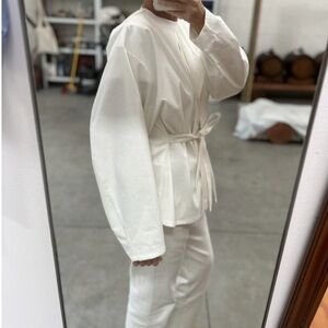 Le 17 septembre wrap jacket in ivory cotton.